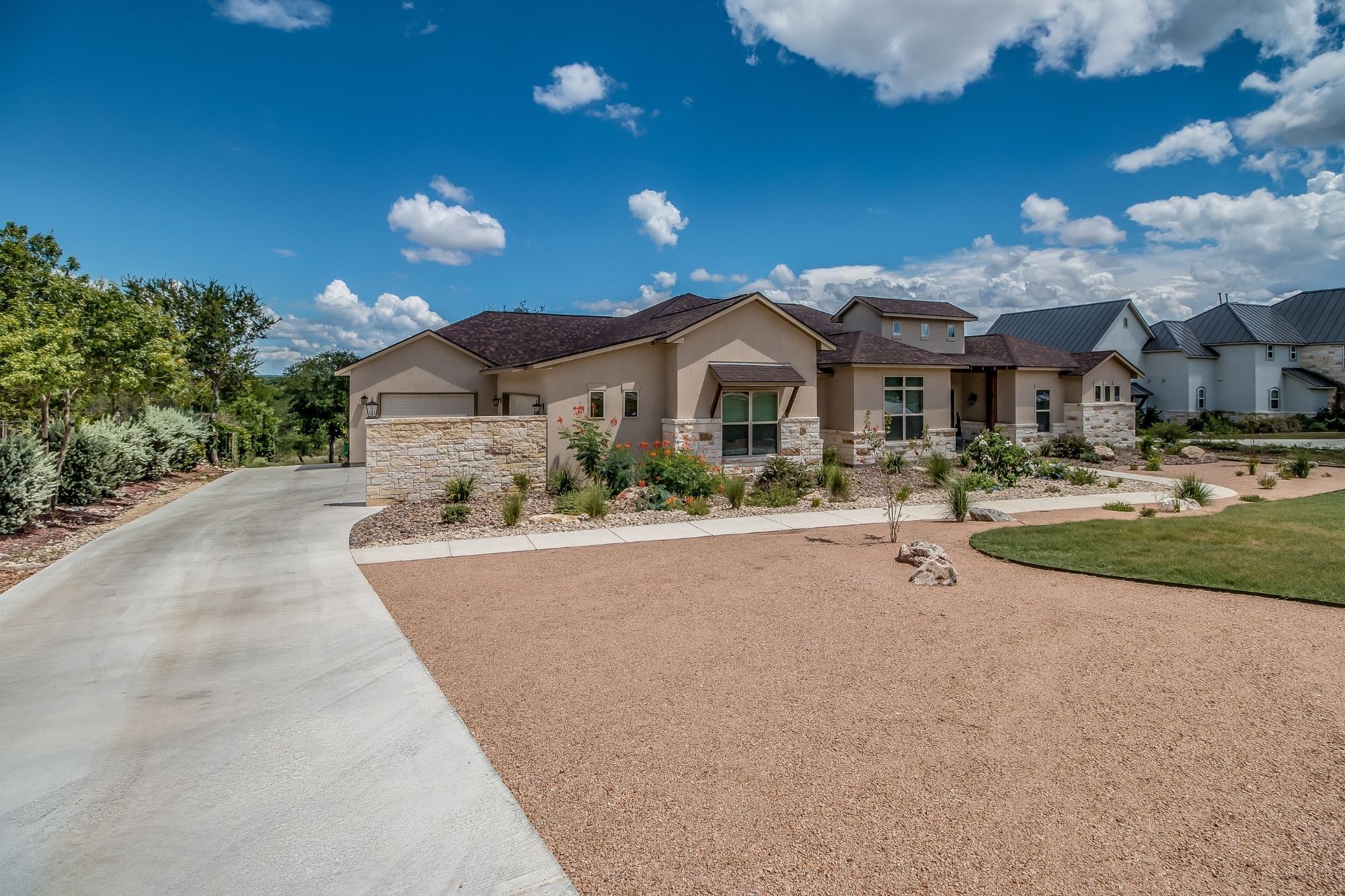 Why Do People Buy Houses for Cash? Blue Diamond Realty